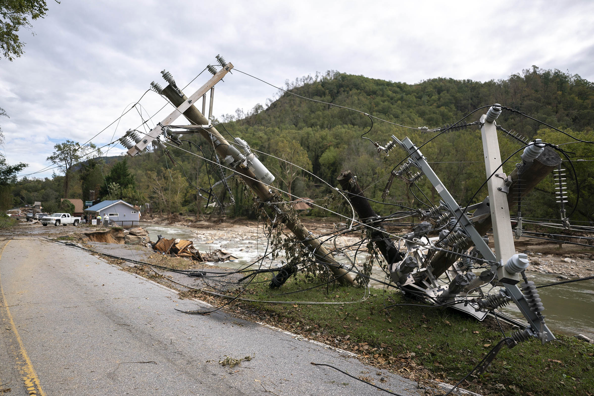 Witnesses saw an armed group harassing Helene aid workers in a small Tennessee town, sheriff says