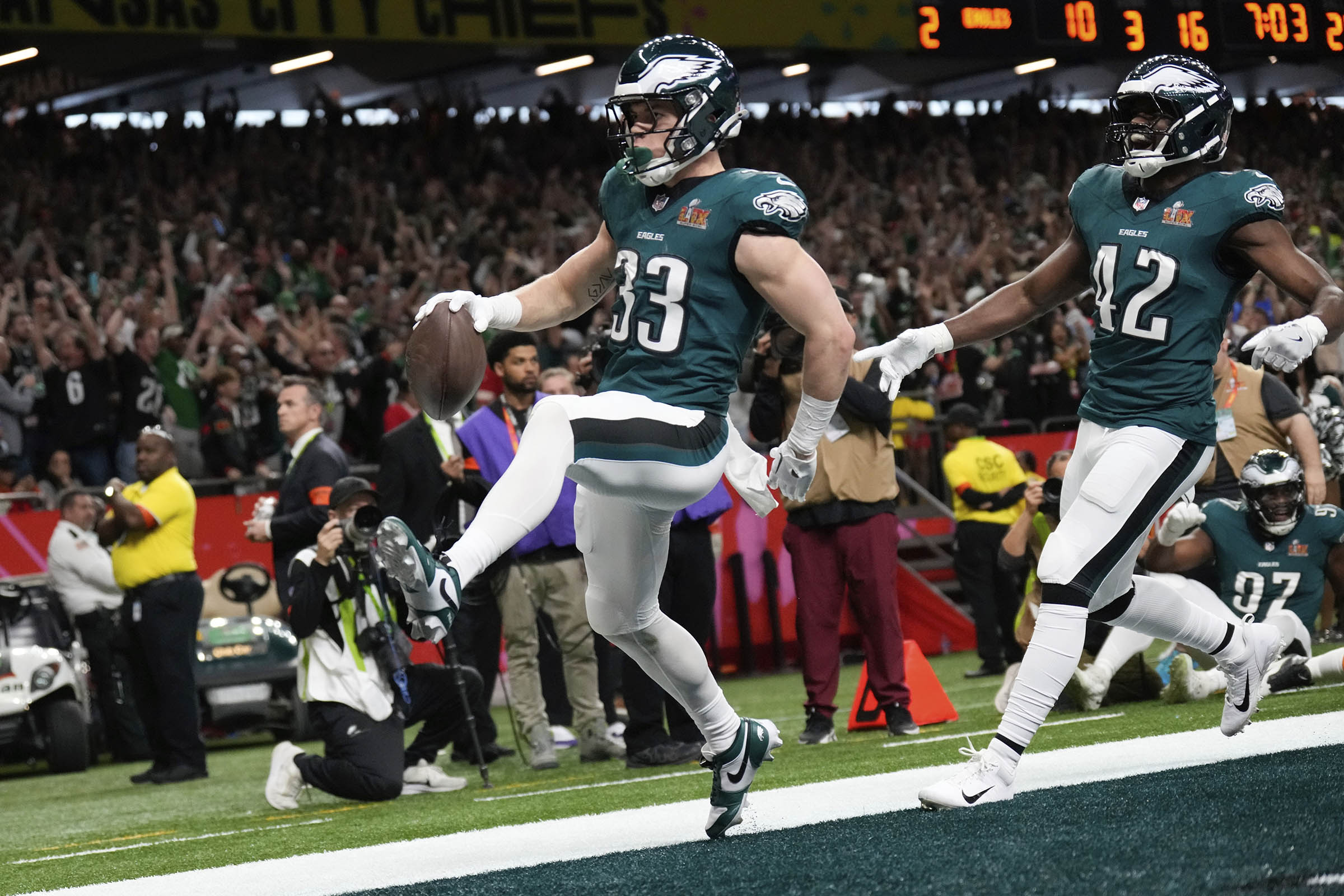 Eagles deny the Chiefs a Super Bowl three-peat with dominant defense in 40-22 rout