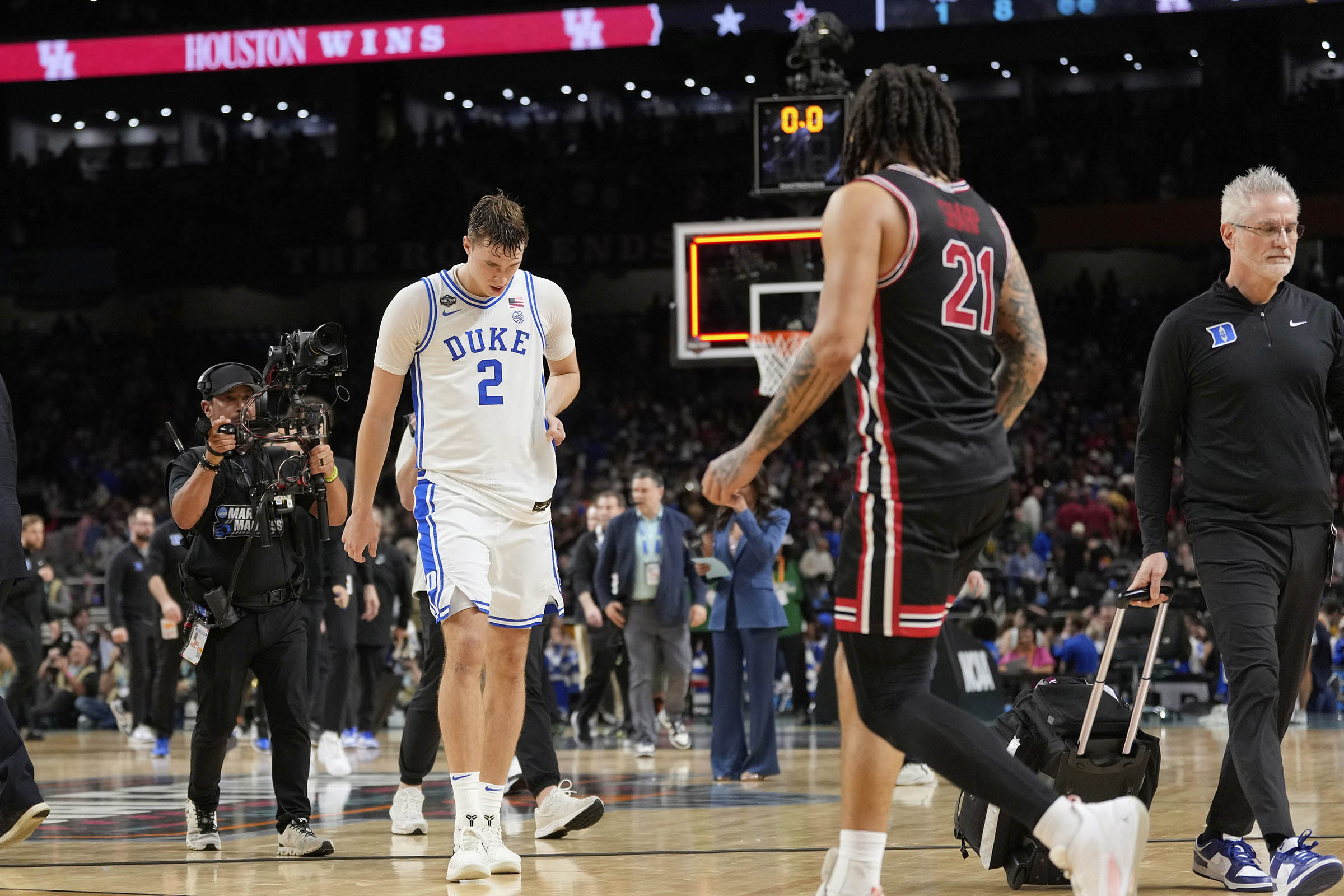 Duke’s push for 6th NCAA title falls apart in unlikely late collapse against Houston in Final Four