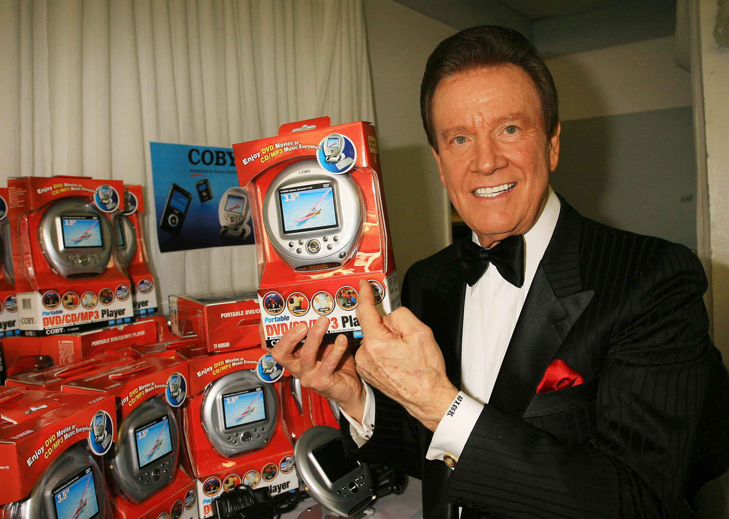 Wink Martindale, the genial game show host and an early TV interviewer of Elvis Presley, dies at 91