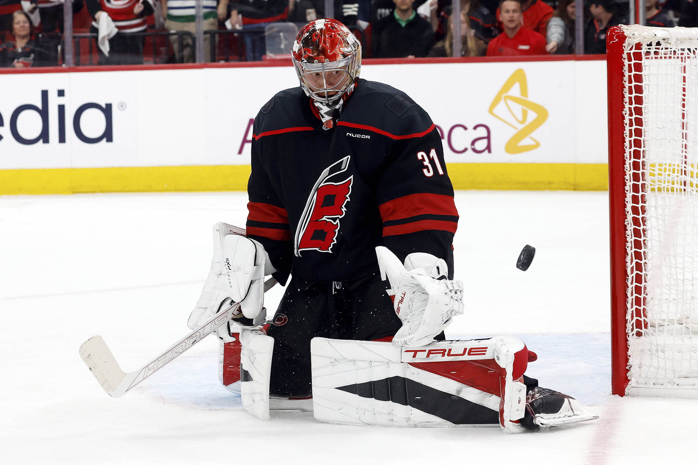 Hurricanes’ Andersen, Oilers’ Skinner enter Monday’s playoff Game 4s on far different trajectories