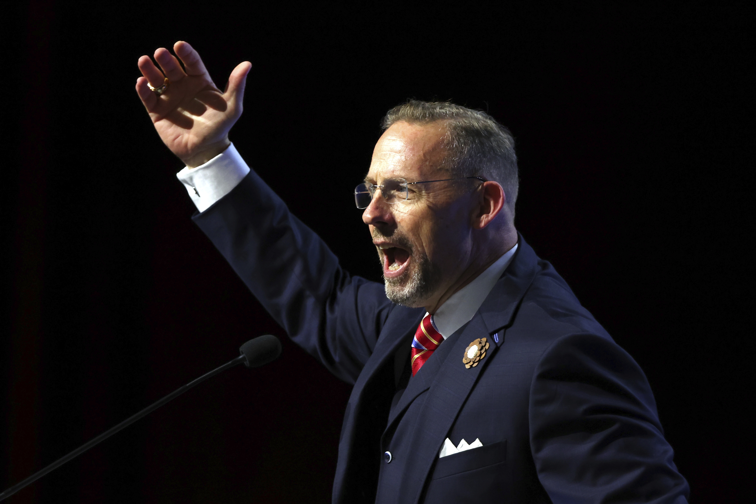 Southern Baptist delegates at national meeting overwhelmingly call for banning same-sex marriage