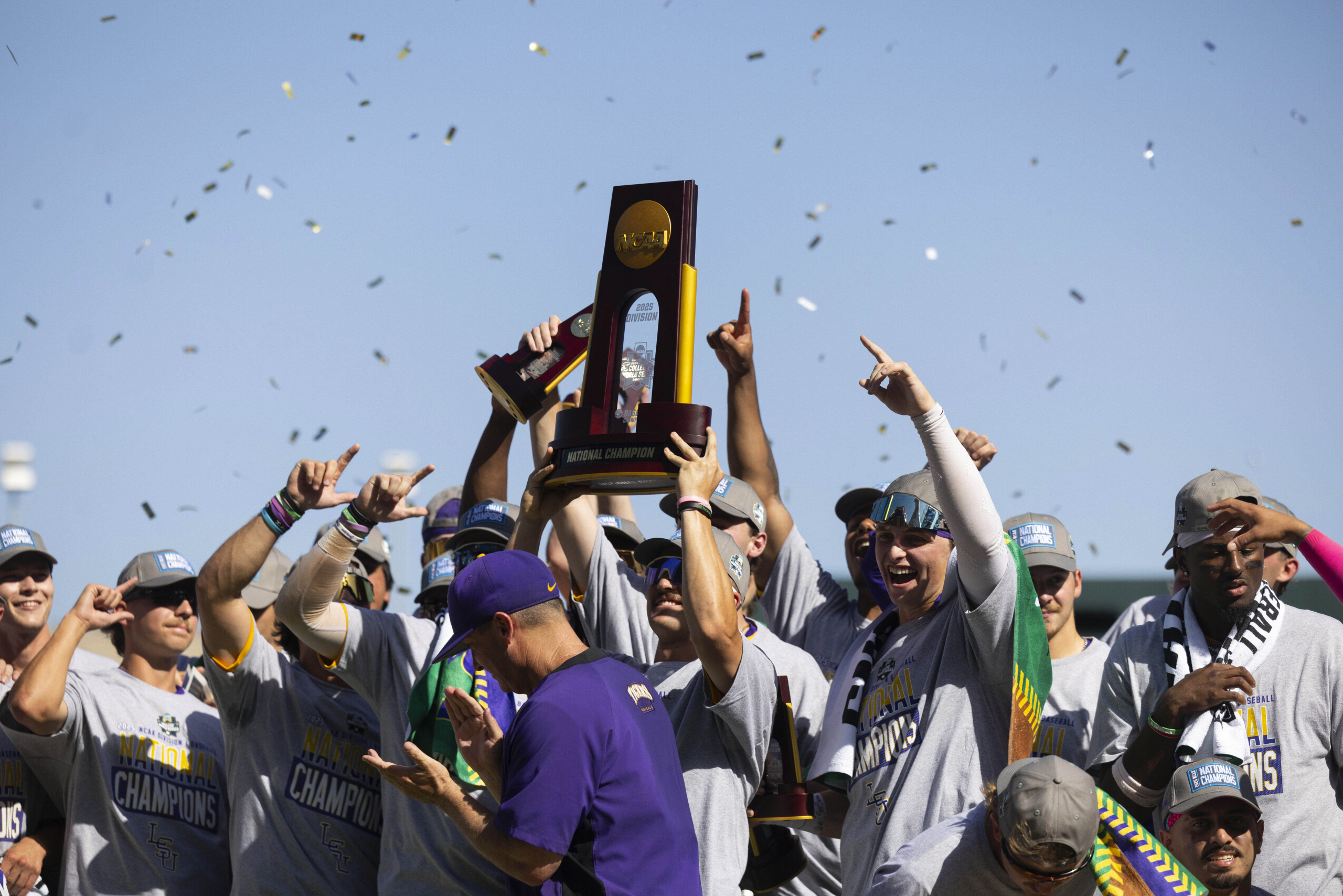 LSU sweeps Coastal Carolina in CWS finals for its 2nd national title in 3 years and 8th overall