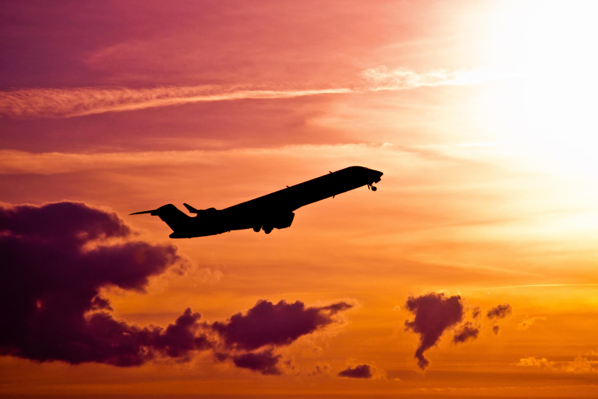5 taken to North Carolina hospital after flight from Miami hits turbulence, airline says